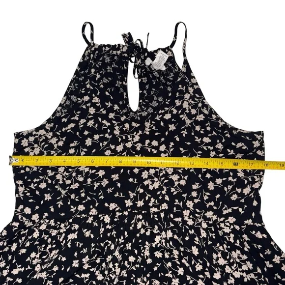 NWOT Japna Floral Black and White Women's Top sz Medium - Picture 2 of 5